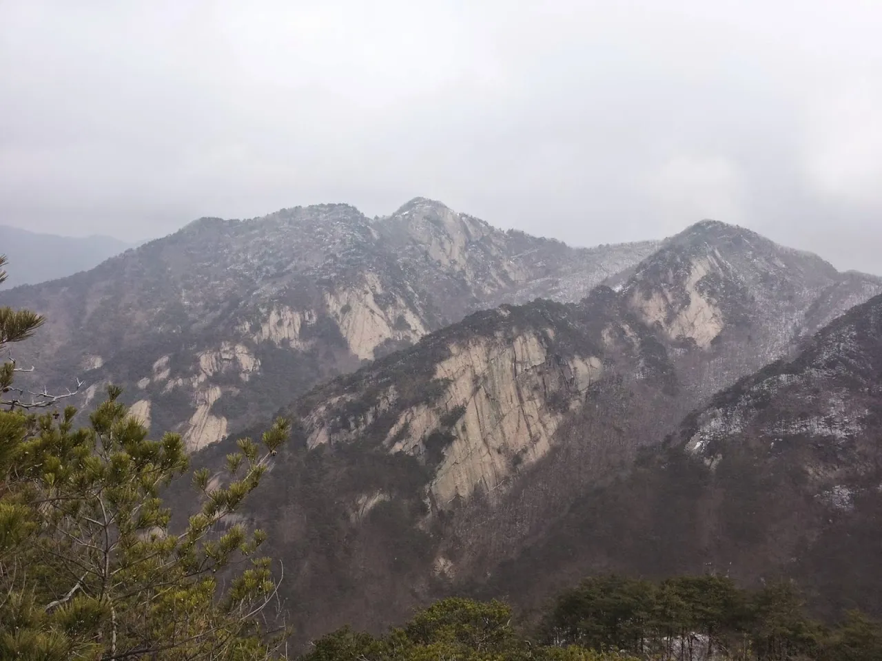 조령산(절골-촛대바위-조령산-신선암봉-절골)