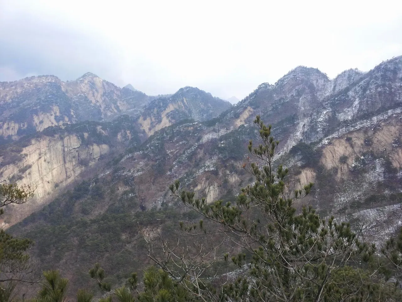 조령산(절골-촛대바위-조령산-신선암봉-절골)