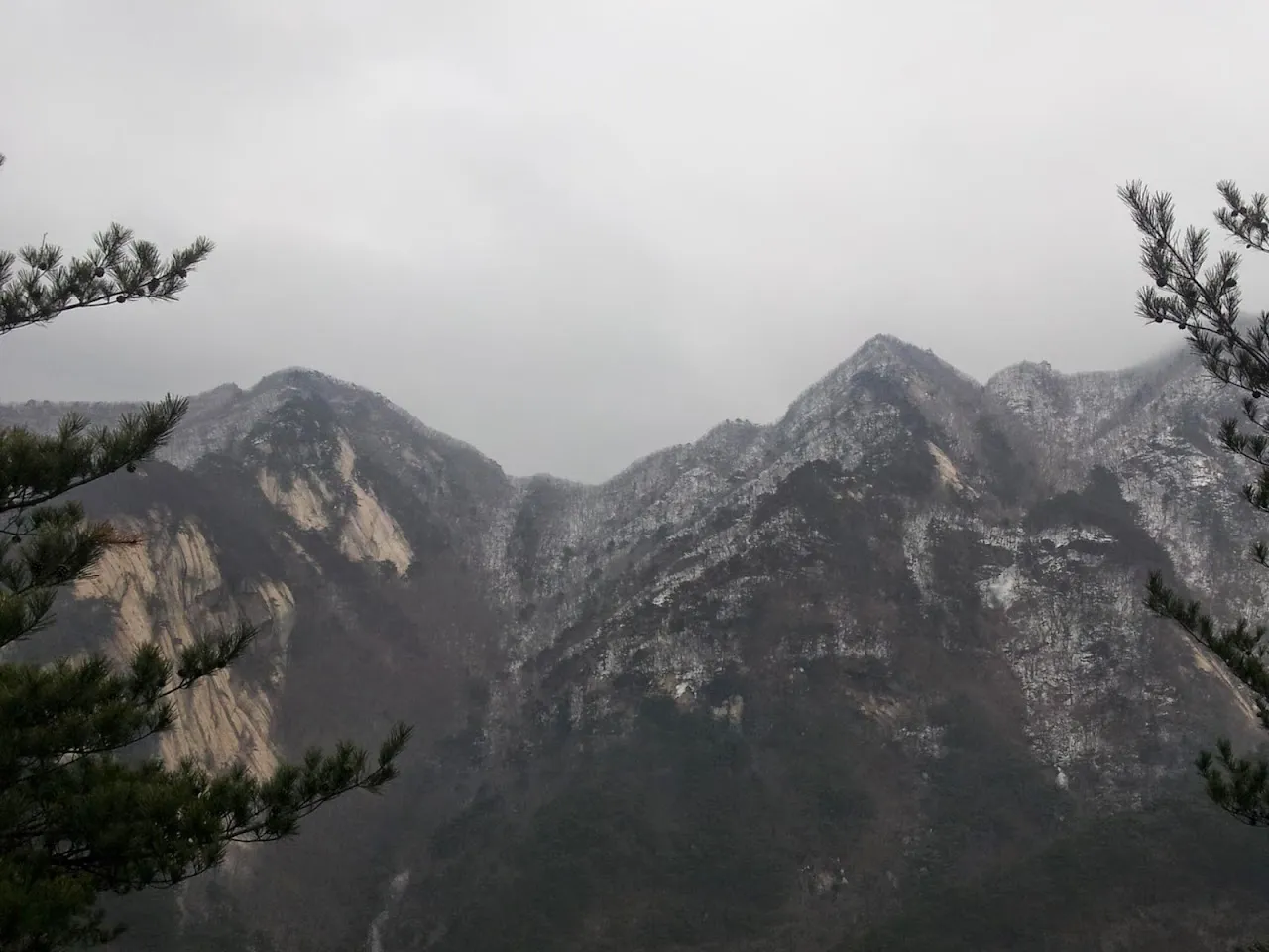 조령산(절골-촛대바위-조령산-신선암봉-절골)