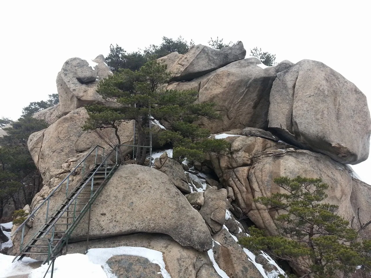 북한산 족두리봉에서 의상봉까지